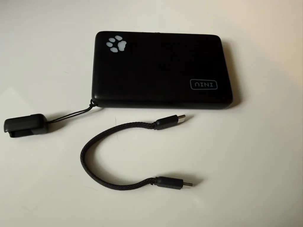 INIU 45W Powerbank with Cable